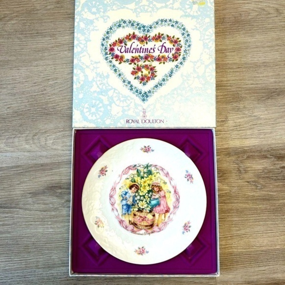 Vintage 1984 Royal Doulton Valentines Day Collection  Decorative Plate